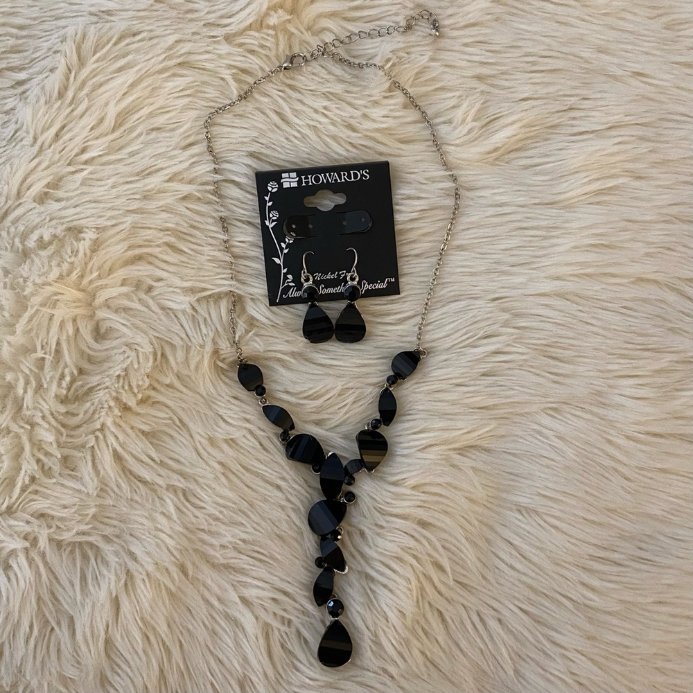 Necklace and earring set NWT